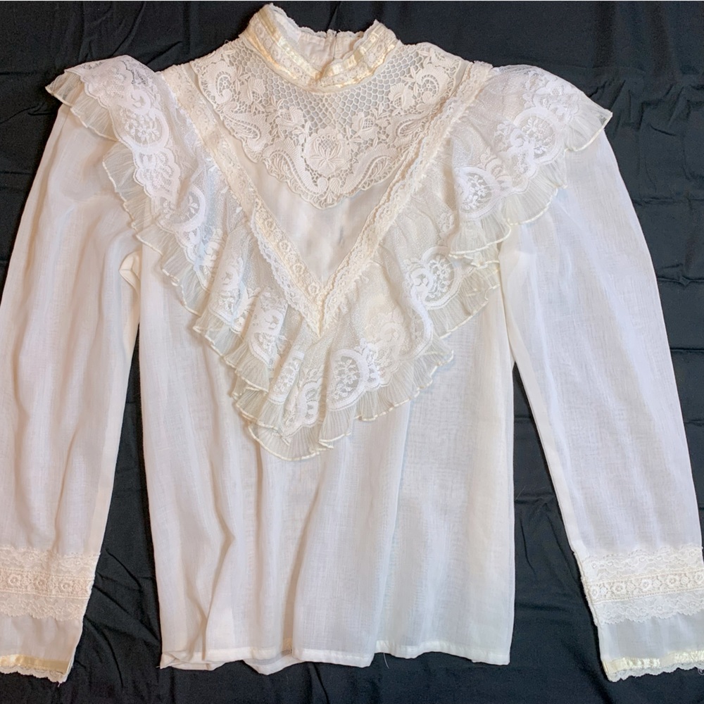 RARE! 1970s Scott McClintock Gunne Sax frilled, white, lace Cottagecore blouse.